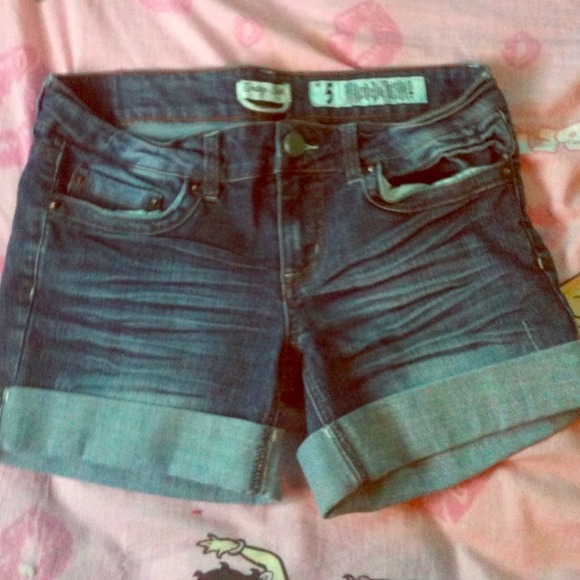 Size 5 Shorts! Very cute!