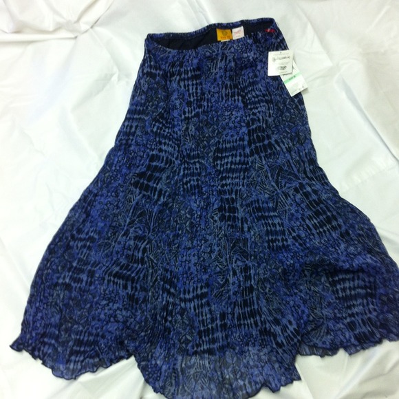 Size 8 long sheer skirt purple