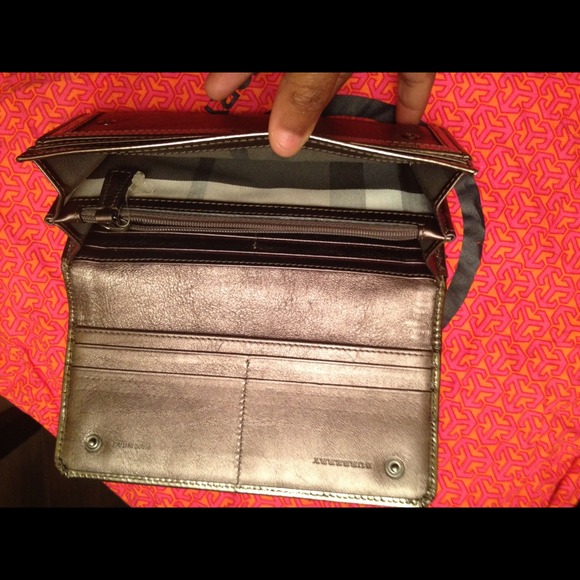 Authentic Burberry wallet - Picture 2 of 4
