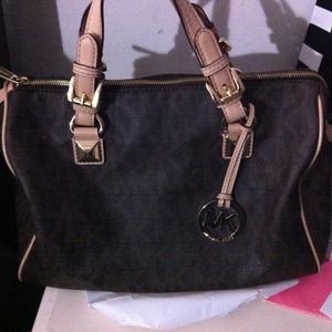 Sold!! Michael kors Grayson satchel bag Large