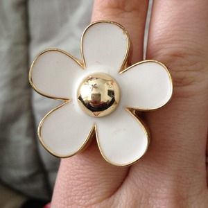 Marc Jacobs daisy perfume ring