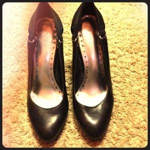 BCBG HEELS