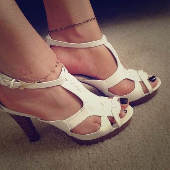 🚫SOLD🚫White Sandal Heels