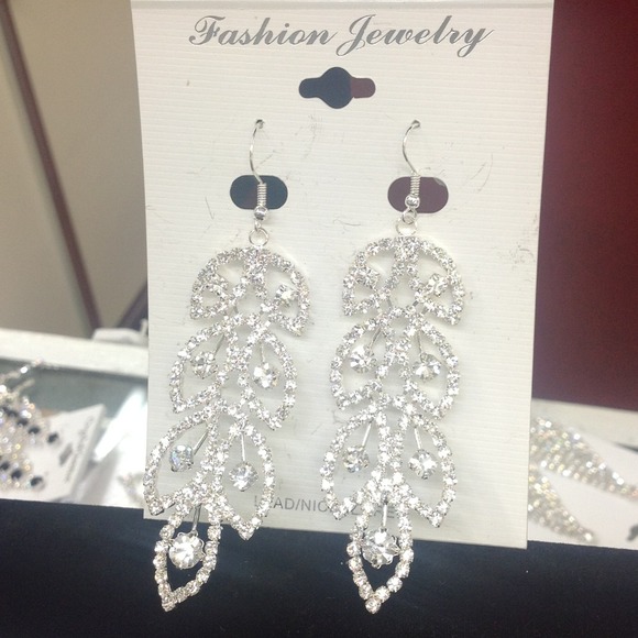 Pierced cascading leaves design