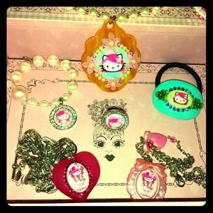 💜Tarina Tarantino 🎀Hello Kitty Pink Head💕💕