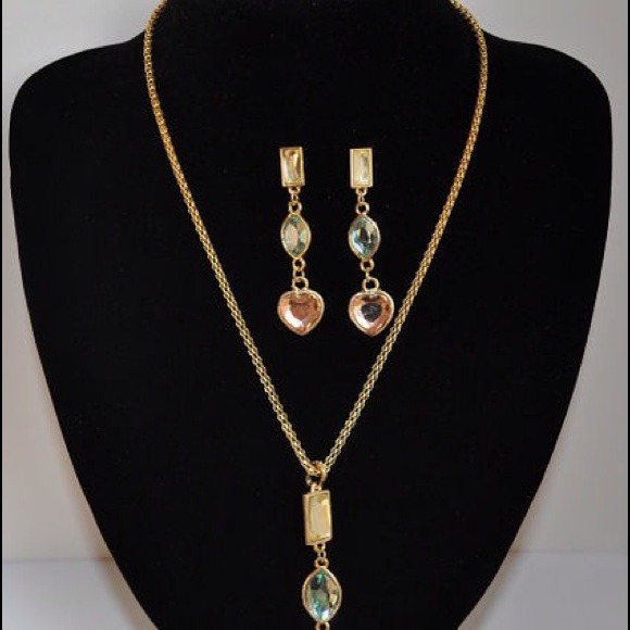 SOLD Set of necklace and earrings with swarovski c