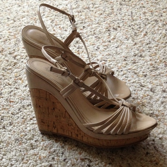 🚫SOLD🚫Aldo wedge cork nude size 7 - Picture 2 of 4