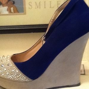 Size 11 Blue/Tan wedge