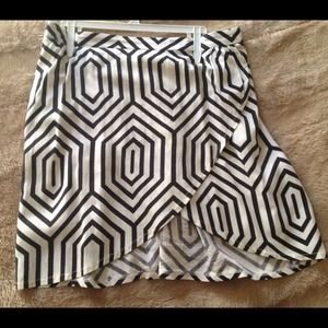 New with tags, Valija Lancôme Skirt! Size XL.