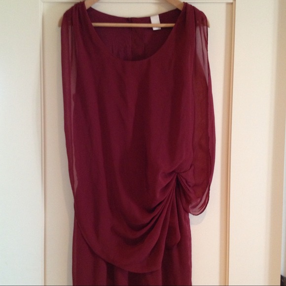 Beautiful Chiffon Dress - Color deep redwine.