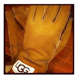 Women's UGG gloves.