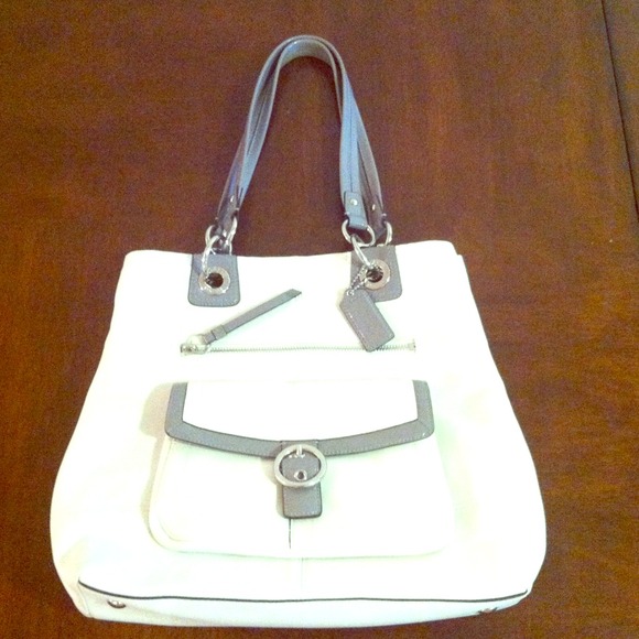 Summer time style! Beige and gray coach bag!