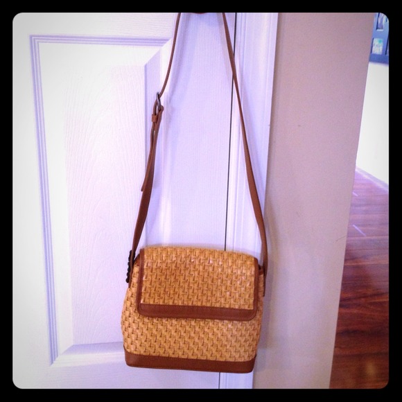 sold🌺NINE WEST Camel Basket Weave