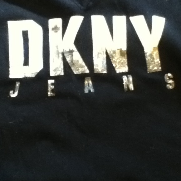 Traded Sz M DKNY tee