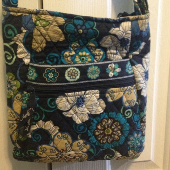 Vera Bradley Handbags - Vera Bradley Hipster Purse