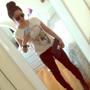 ❌SOLD❌🎀REDUCED🎀 Zara 💀 Tee