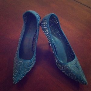 Pump it up in these turquoise heels!