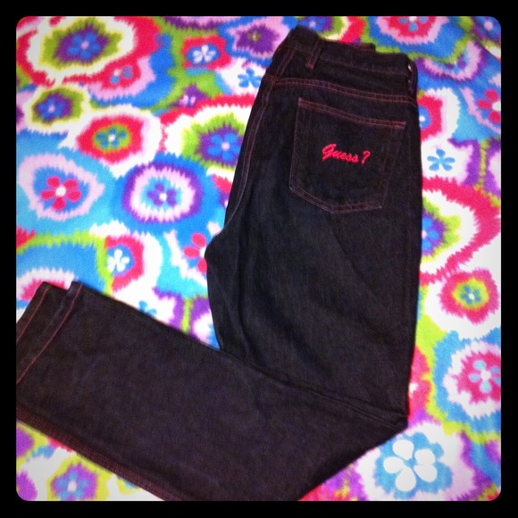 Guess Denim - Dark wash GUESS jeans with pink stitching !