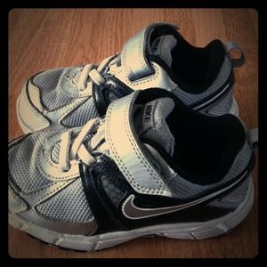 ** Sold** Boys Nike Size 9