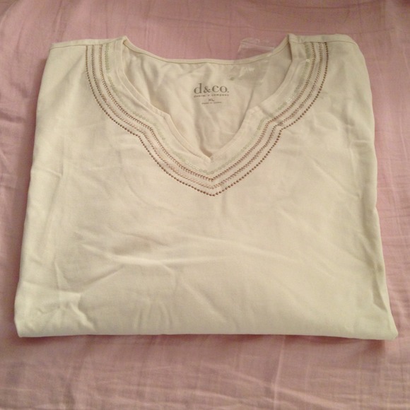 NWT beautiful cream shirt with embroidery/ sequins - Picture 1 of 1