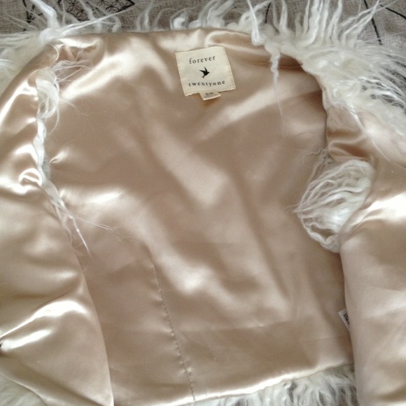 WHITE FUR VEST - Picture 2 of 4