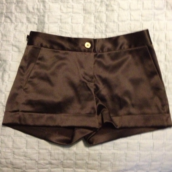 ❤Trade bundle reserved❤Brown Shorts and bow top