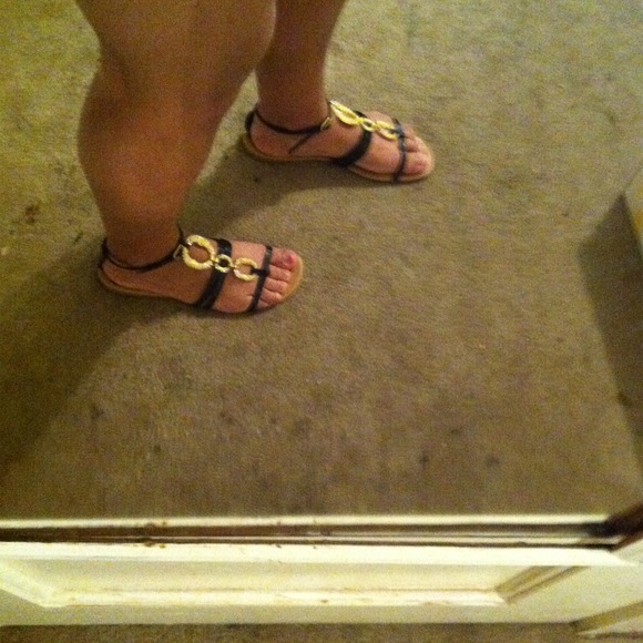 Flat sandals - Picture 2 of 4