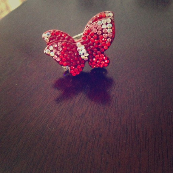 Reduced! 👇🌹Red crystal ring