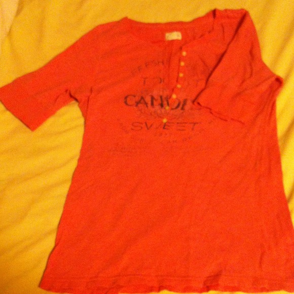 Pink AE quarter length sleeves. Good condition!