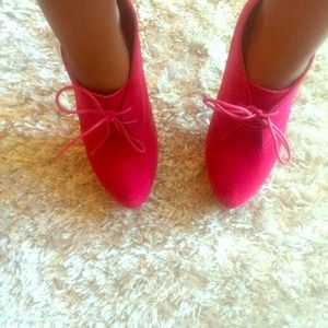 Brand New Pink/Fuschia boots.