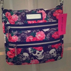 Skulls in Lace Betsey Johnson Crossbody🌹💕