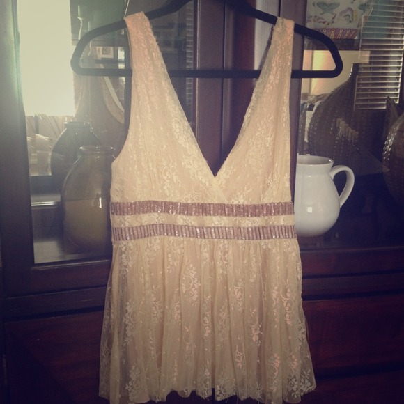 ❌ SOLD ❌ Anthropology Vintage like lace top
