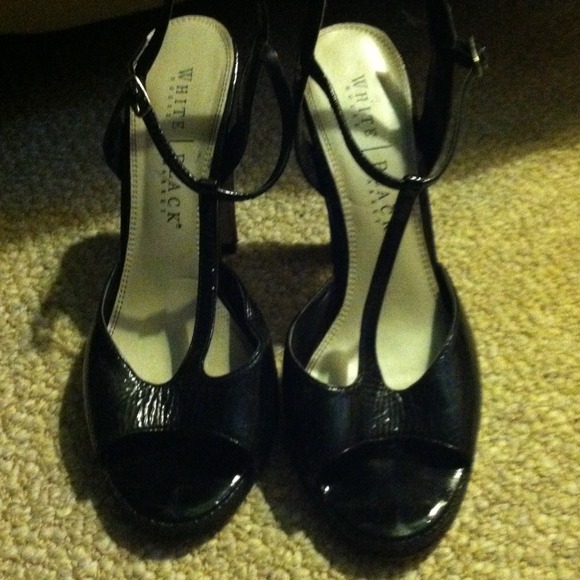 White House Black Market Heels! 🎀