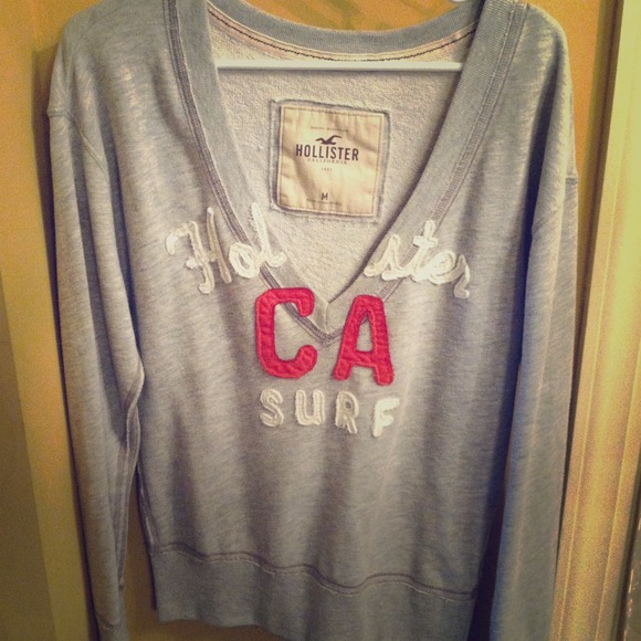 Hollister Sweater! 🎀