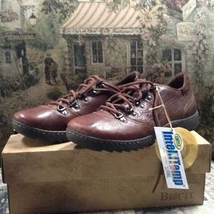 BORN NEW SHOES FRITZIE CANOE SHOES SIZE 10 42 euro