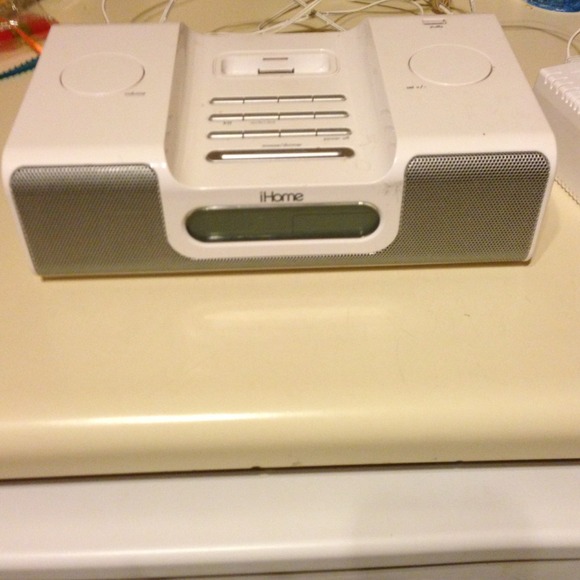 REDUCED✂ iHome Music Dock For iPhone 4 / 4s