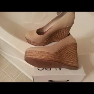 Tan canvas tweed wedges size 41 which is a 11