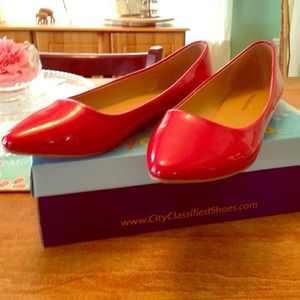 Shiny Red Pointed Flats