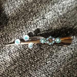 Japanese hairclip style