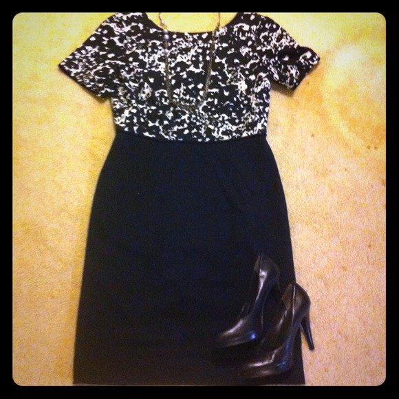 Tahari Dresses & Skirts - Tahari Dress