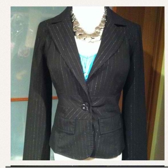 ✂✂️✂️Fitted Black Blazer-Priced to Sell