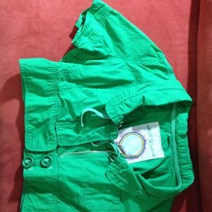 Green crop short sleeve jacket