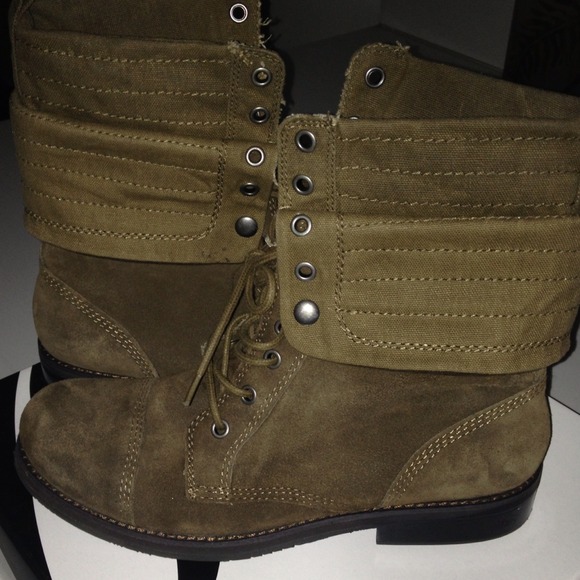 --SOLD-- Nine West Flat Boots - Picture 1 of 3