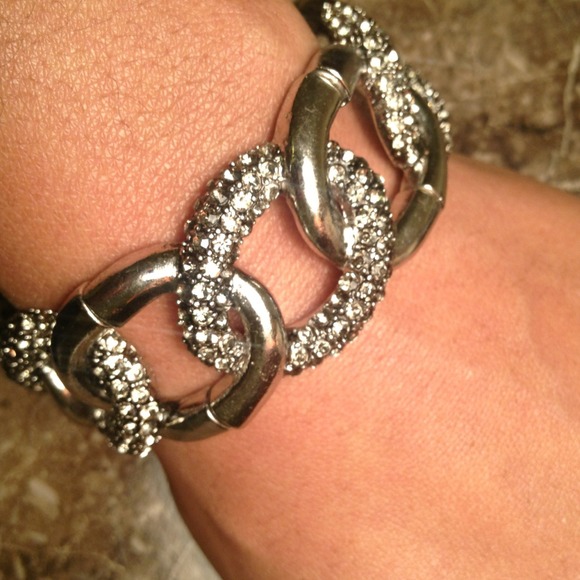 Pave/silver stretch link bracelet!