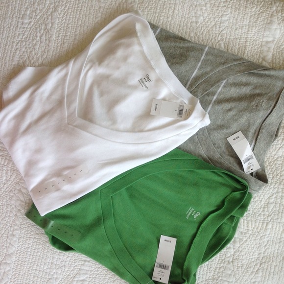 3 Gap t-shirts