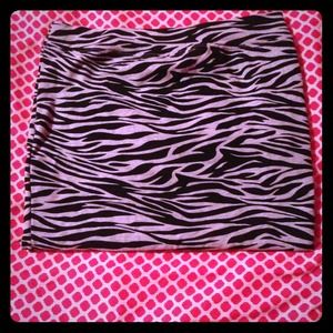 Black and grey tiger print skirt.