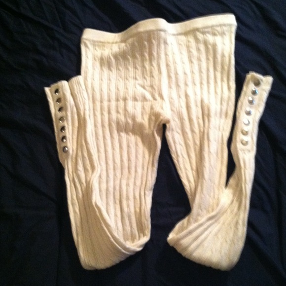 White sweater leggings with buttons at bottom NWOT