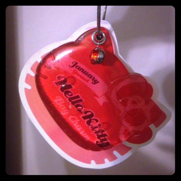 Hello kitty charm🐹*free item*