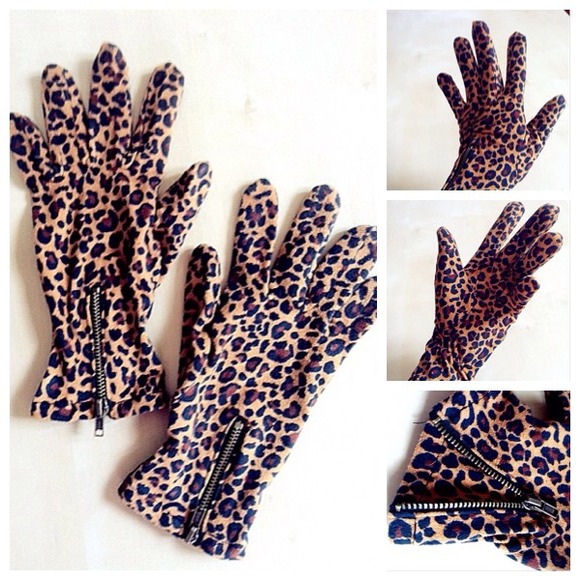 Leopard Print Gloves