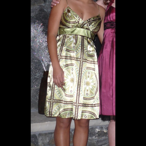 🎈🎈Sold in bundle.Silk-like cocktail dress.